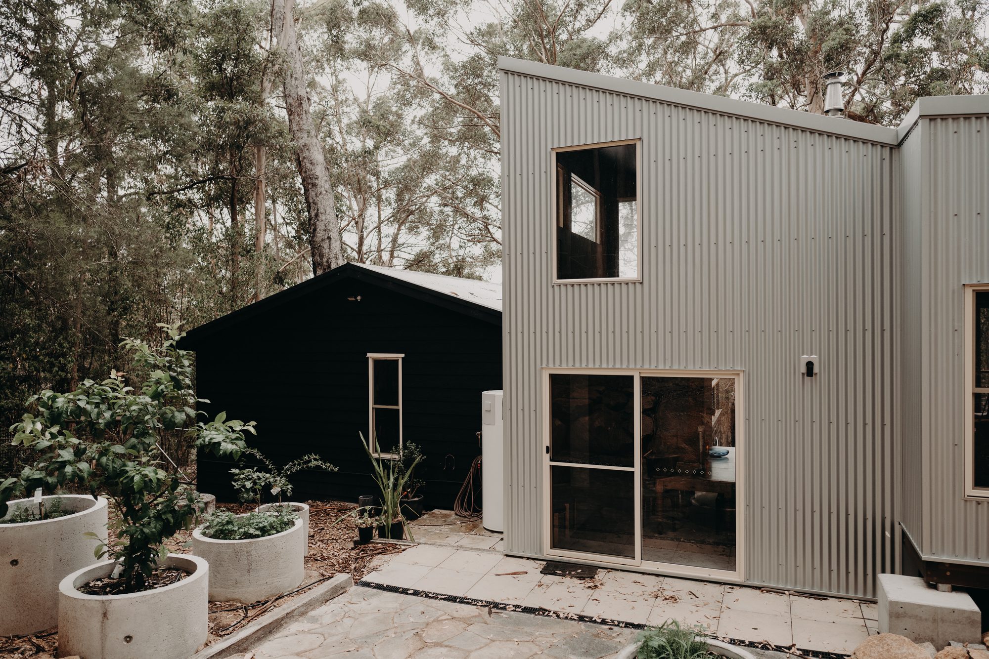 Doe Cottage, the original cottage beside its award-winning pavilion extension in Denmark, WA