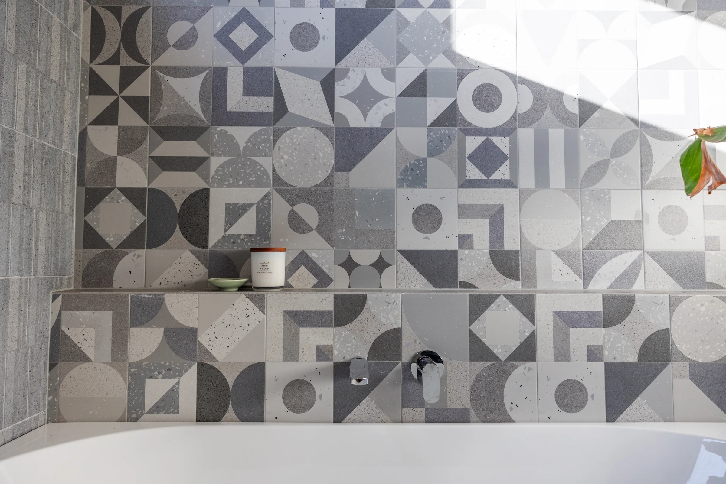 Geometric feature tiles above the freestanding bath