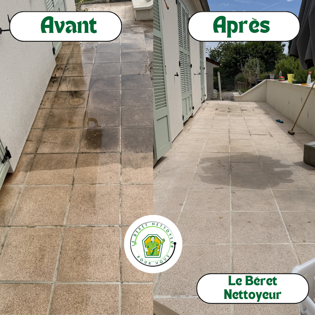 Terrasse en dalles avant et après nettoyage : surface noircie par les mousses à gauche, dalles décrassées et éclaircies à droite.