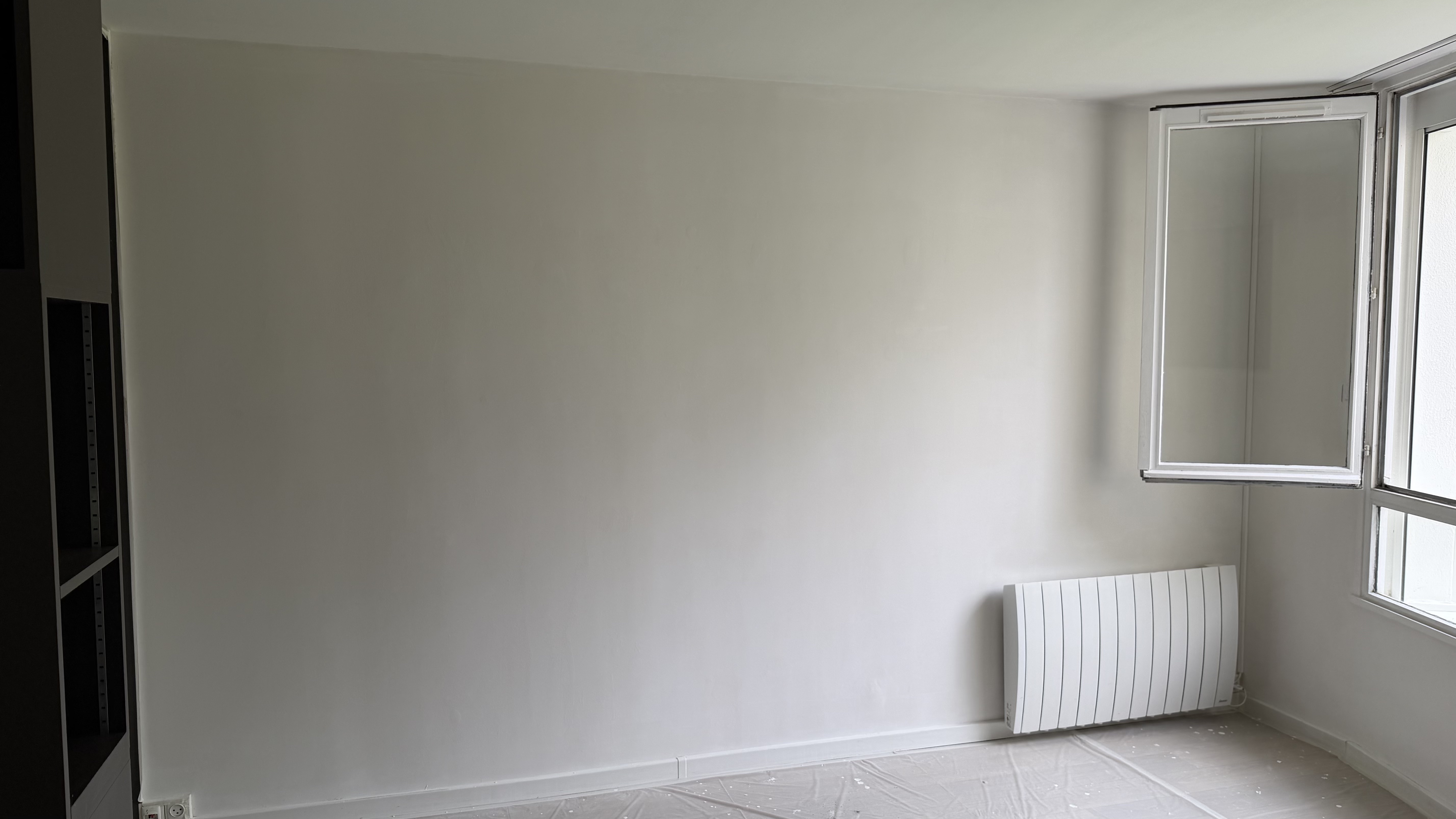 Local entièrement vidé et nettoyé après un débarras, prêt pour la restitution au bailleur.