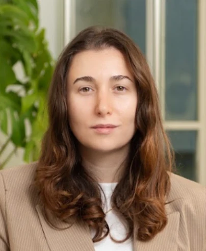 Portrait of Isaure Courcenet, Co-Founder and CEO of Initiativ