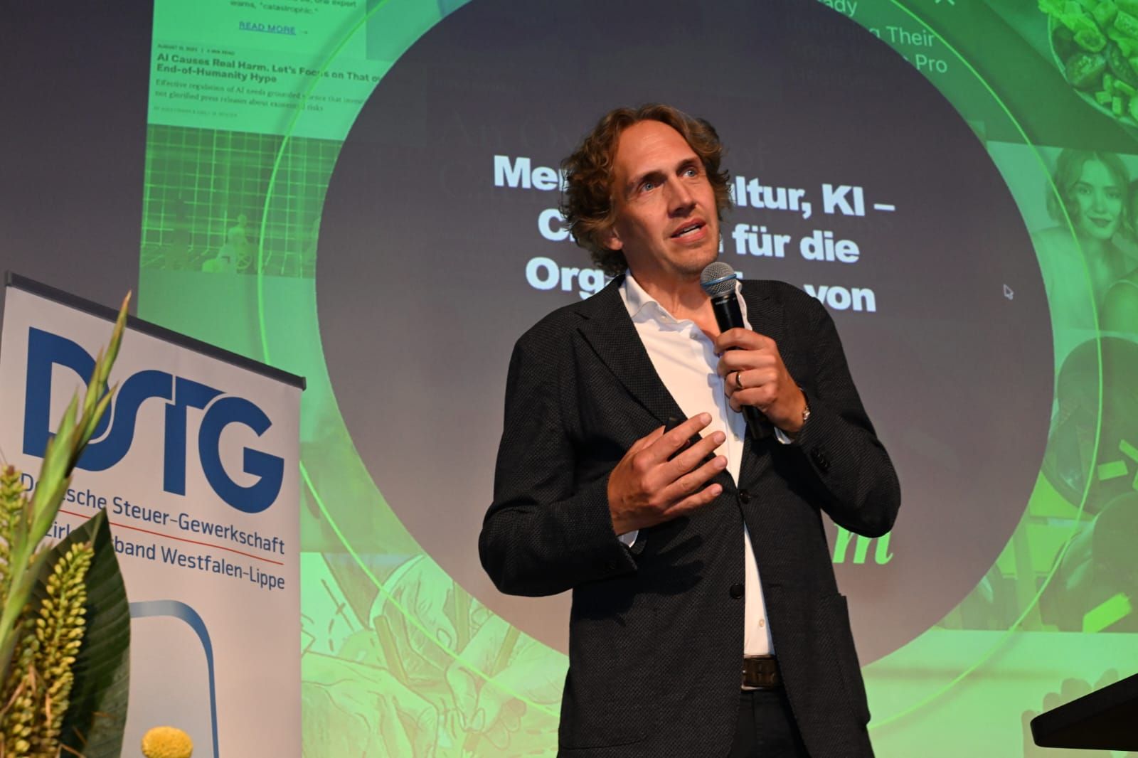 Thomas Ebenfeld bei einem Vortrag