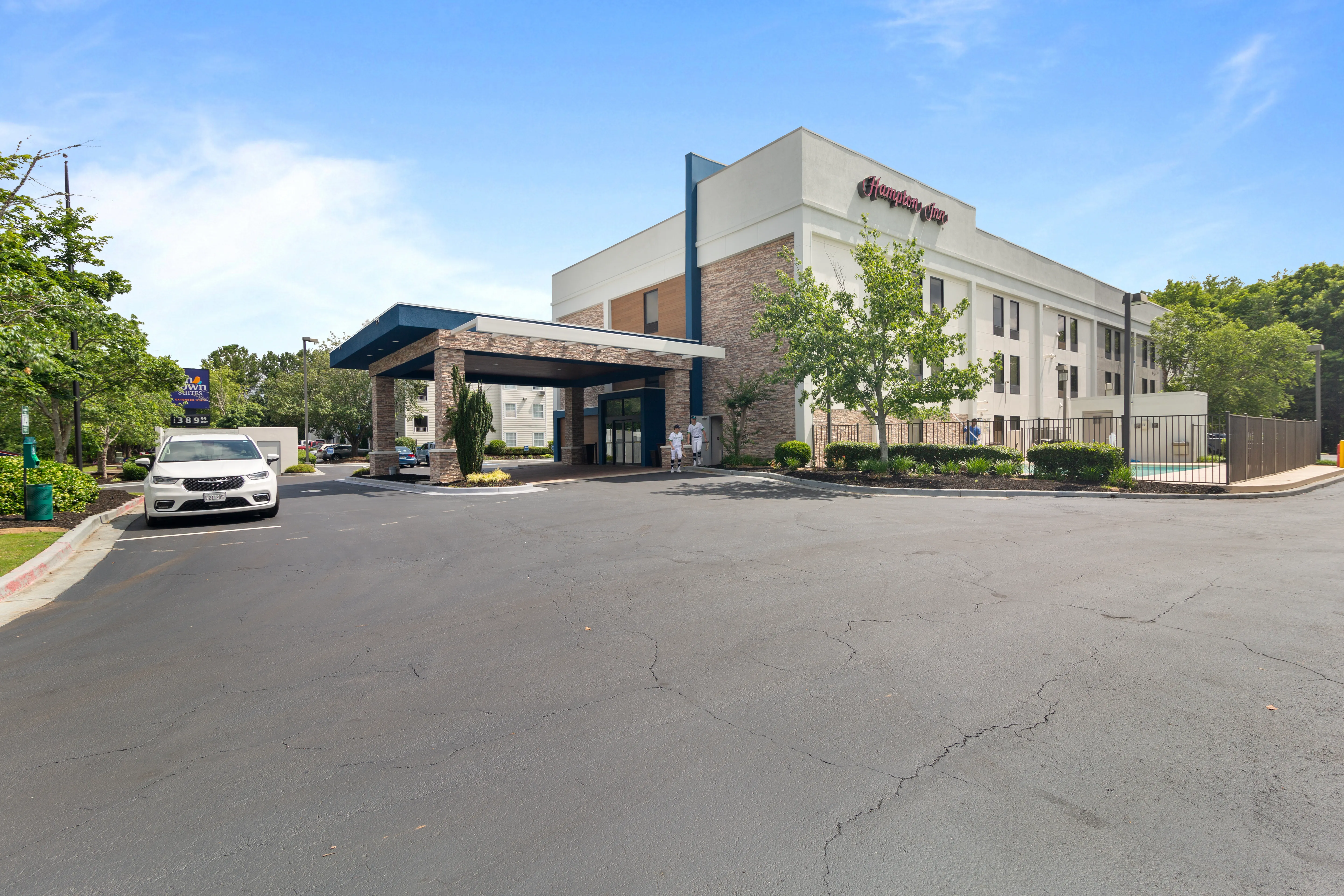 Hampton Inn & Suites Woodstock hotel room and hospitality photography