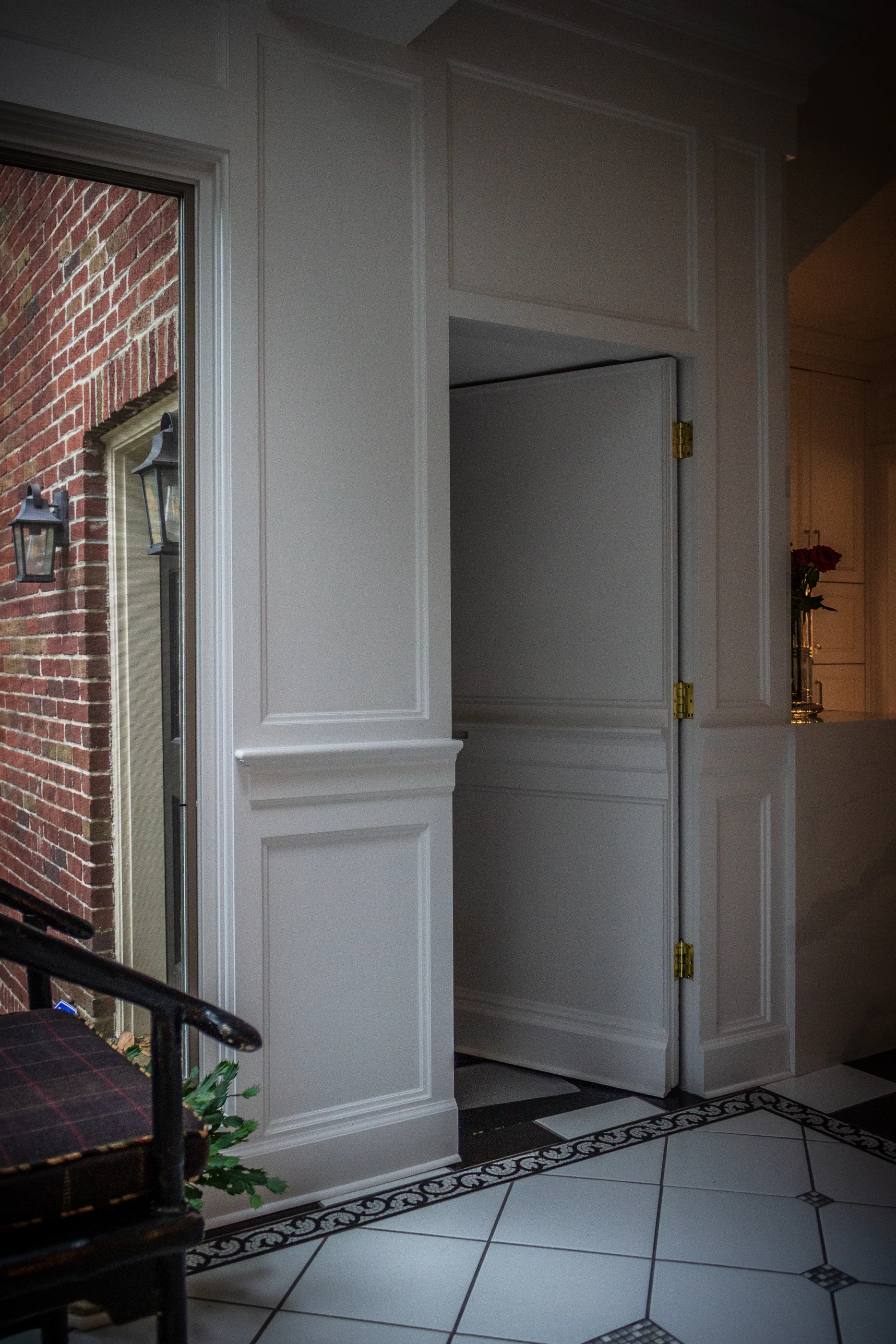 Architectural molding and a paneled doorway at Ashland Park.