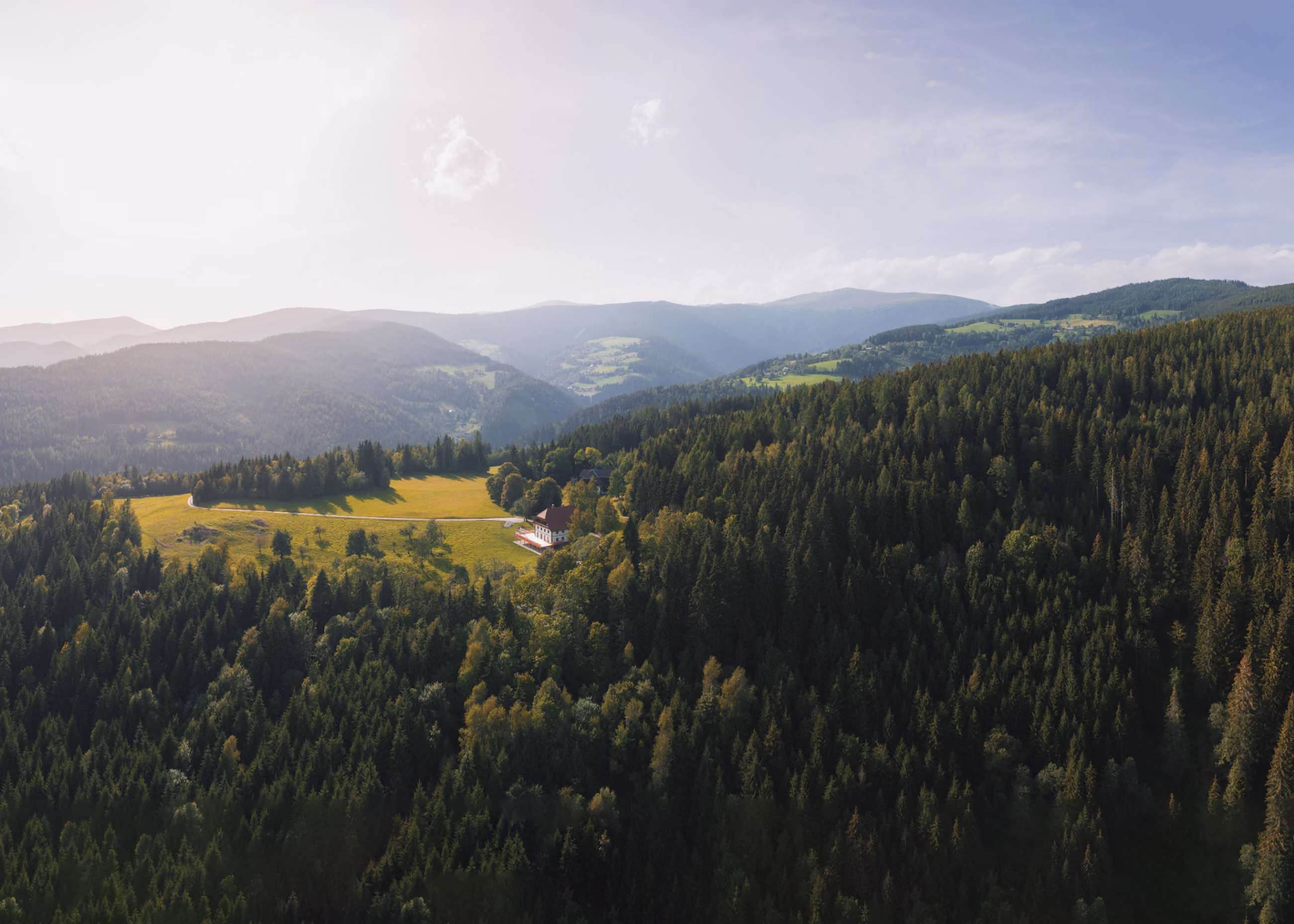 Weite Landschaft rund um den Gregorhof.