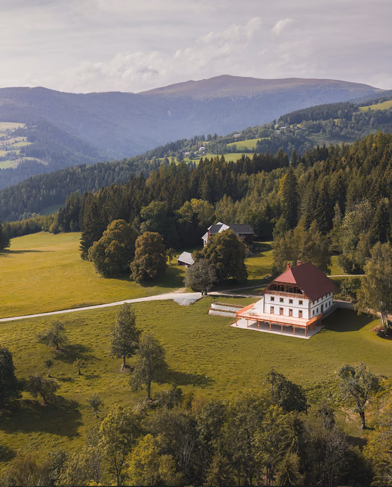 Eindruck vom Gregorhof: Hof und Landschaft.