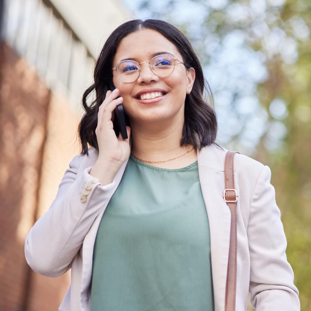 Verizon Teacher Discount: Save Up to $25 a Month on a New Phone Plan