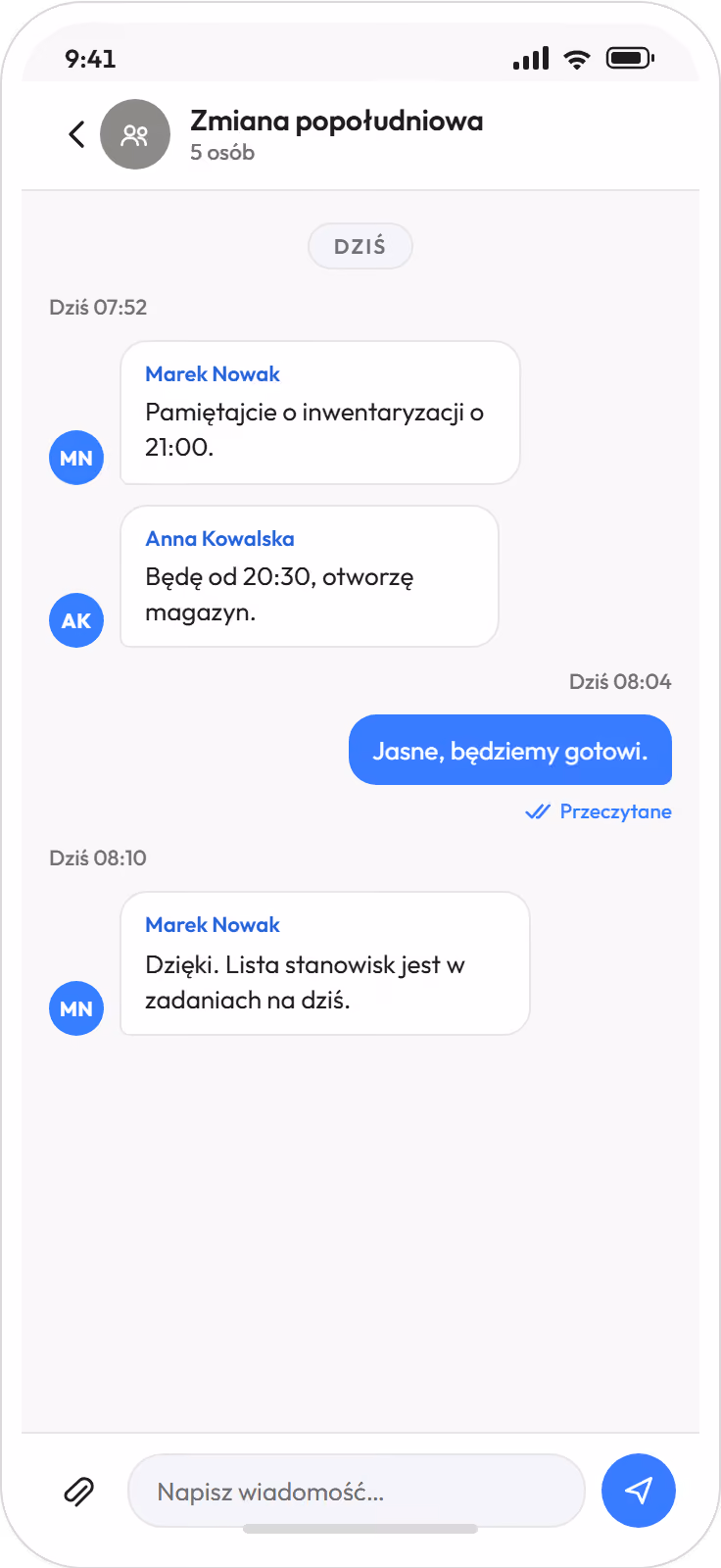 Czat grupowy Zmiana popołudniowa, pięć osób: kierownik przypomina o inwentaryzacji o 21:00, odpowiedzi zespołu ze statusem Przeczytane