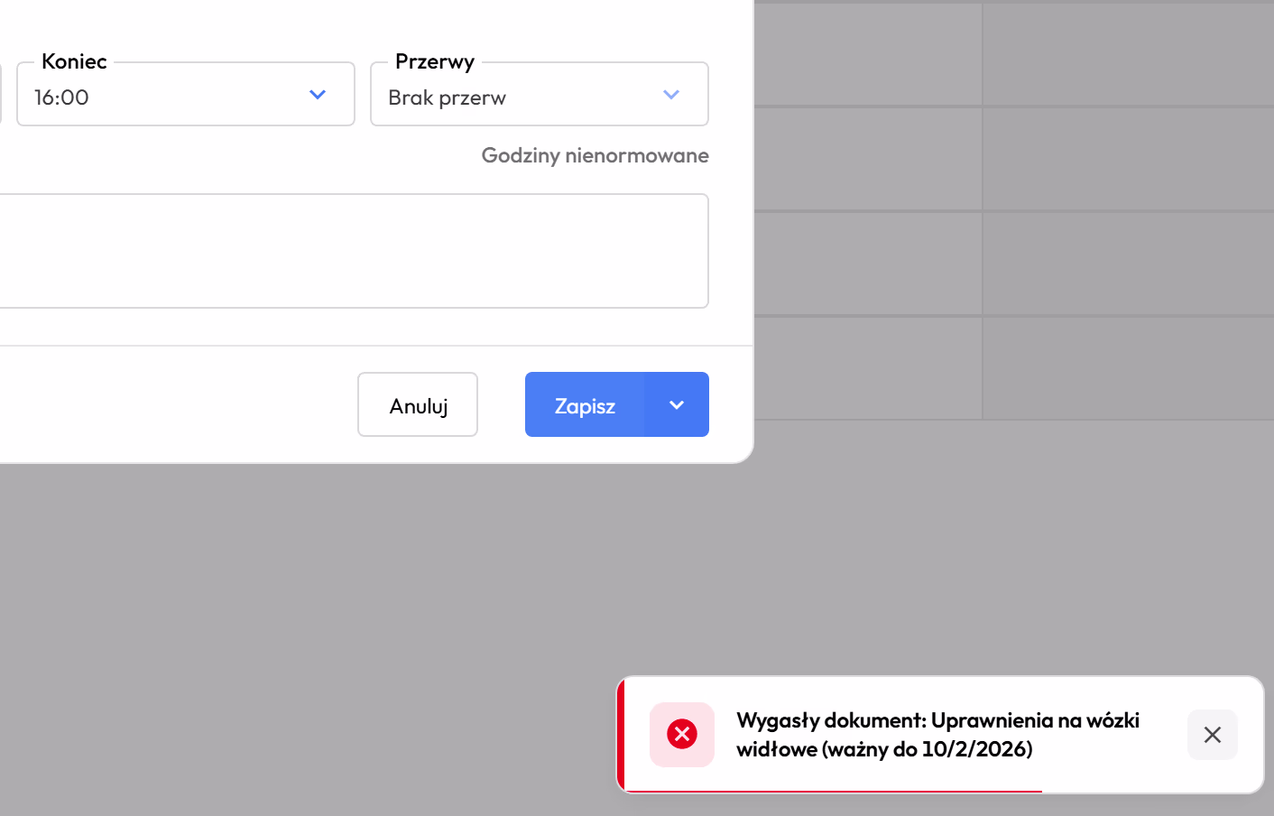 Okno nowej zmiany w grafiku z przyciskiem Zapisz i komunikatem, że uprawnienia na wózki widłowe pracownika wygasły; zmiana nie została zapisana