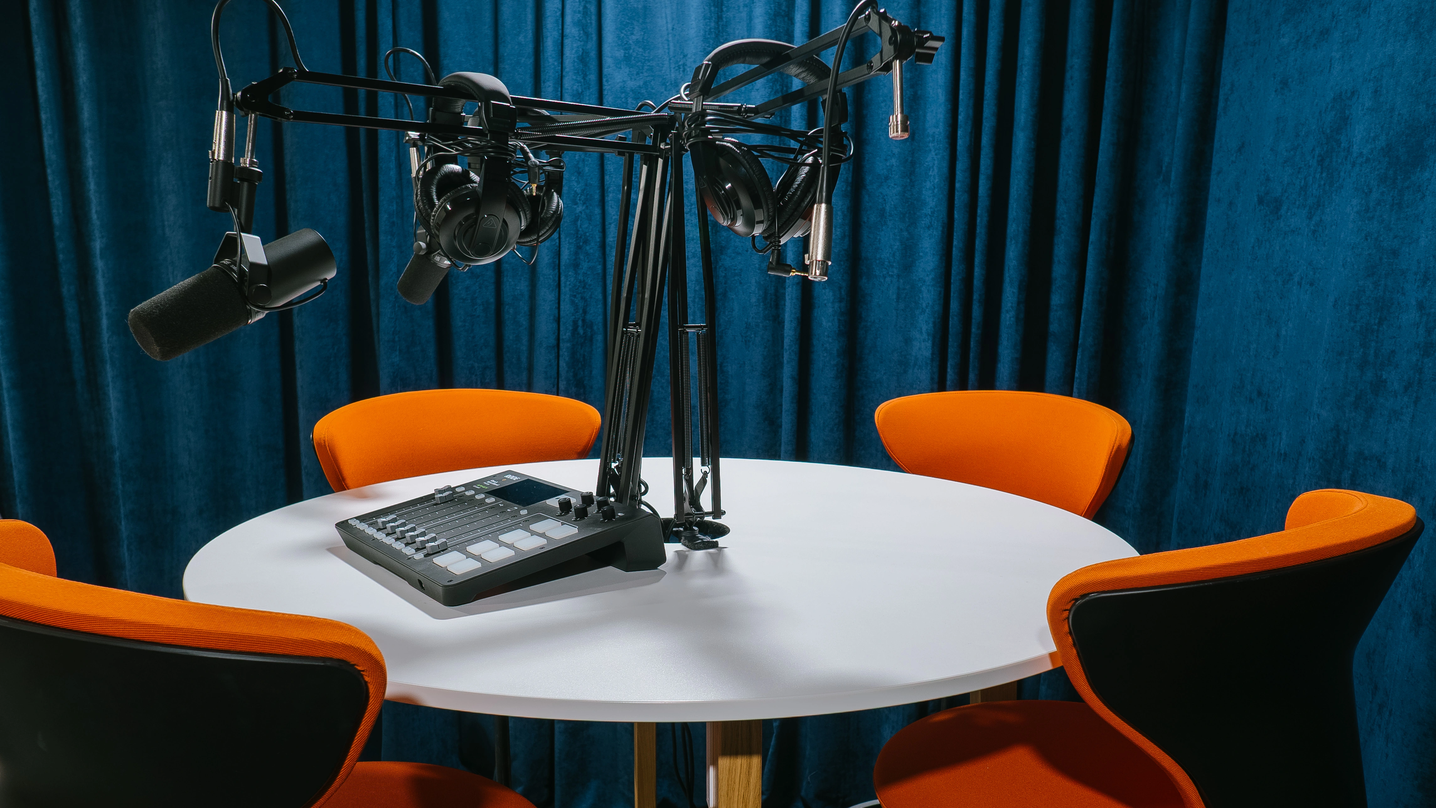 Studio podcastowe przygotowane do nagrań