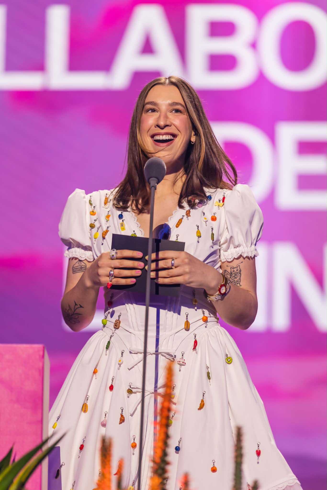 Créatrice au micro lors d'une remise de prix au Gala InfluenceCréation 2026