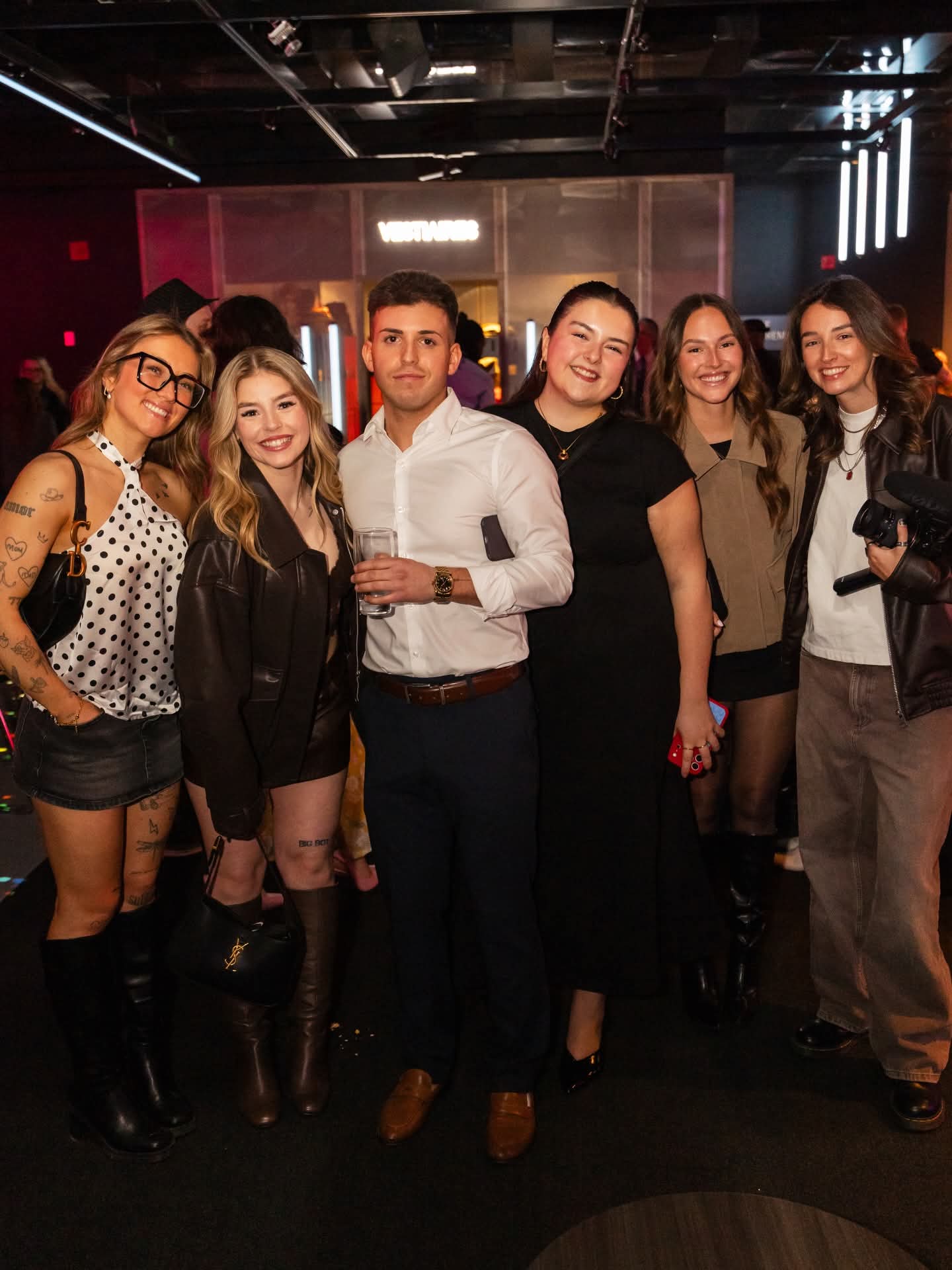 Groupe d'invités pendant la soirée au Gala InfluenceCréation 2026