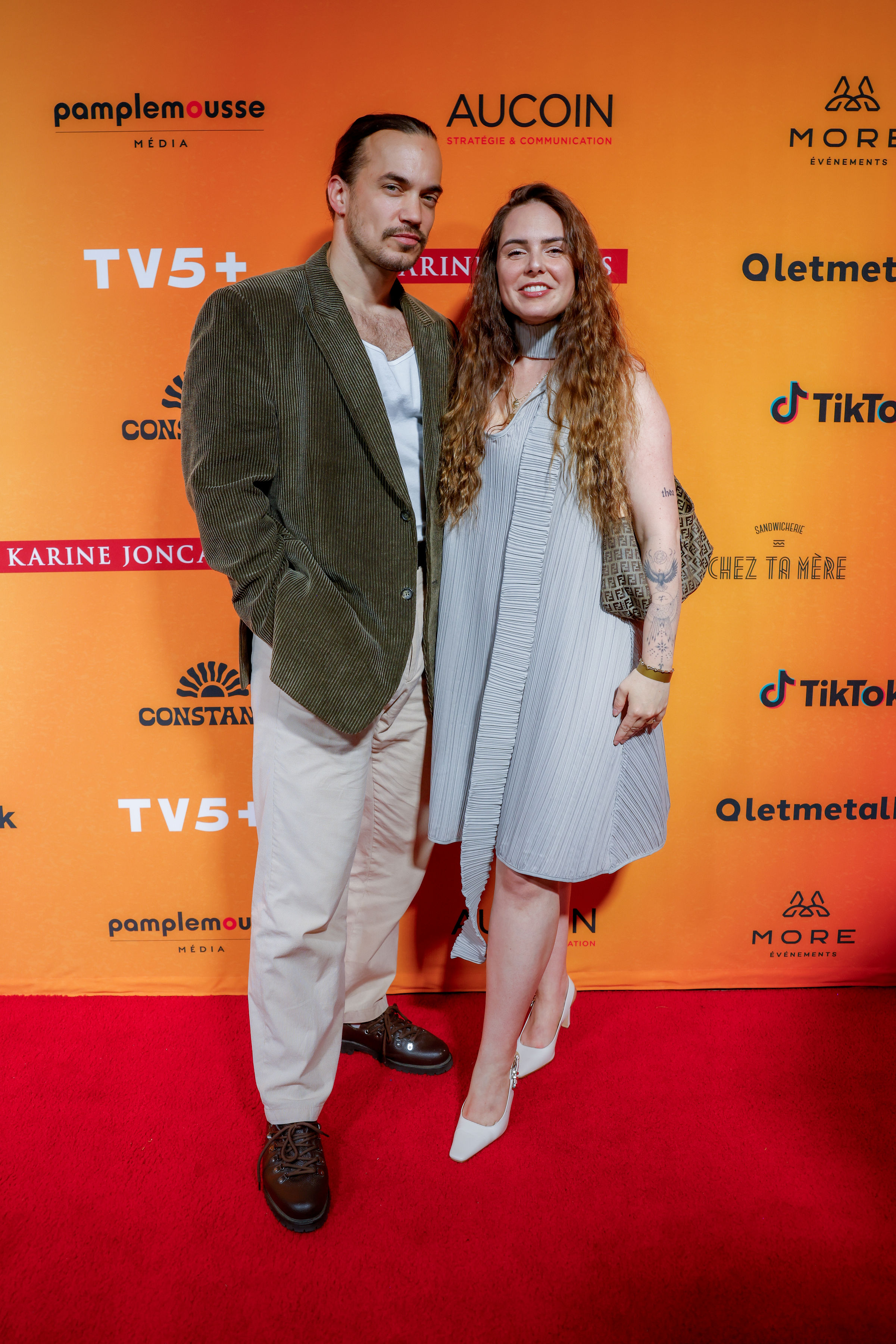 Couple sur le tapis rouge au Gala InfluenceCréation 2026