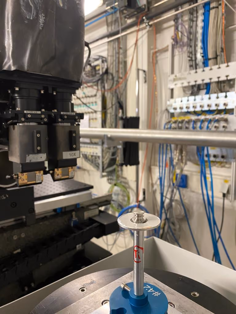 ARIX synchrotron beamline with high-resolution optics