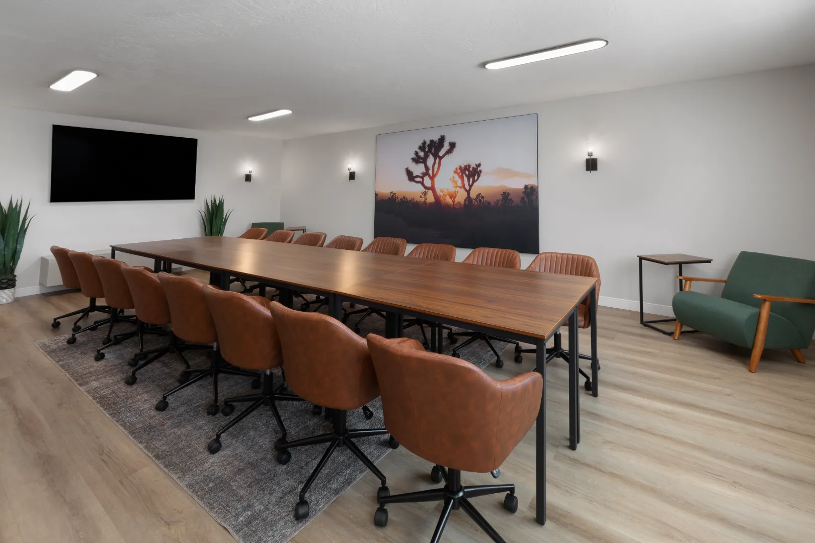 Boardroom-style meeting space at Kokopelli Inn Sedona