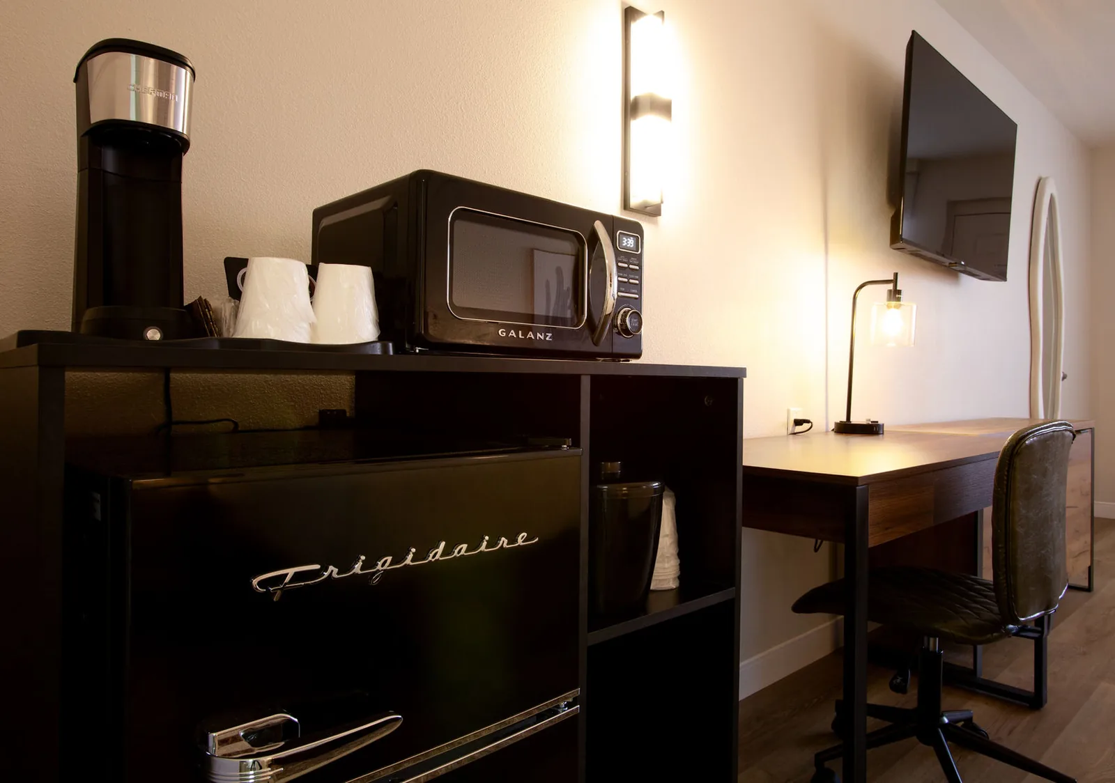 King Bed Mini Suite at Kokopelli Inn Sedona featuring mini fridge, microwave, and work desk