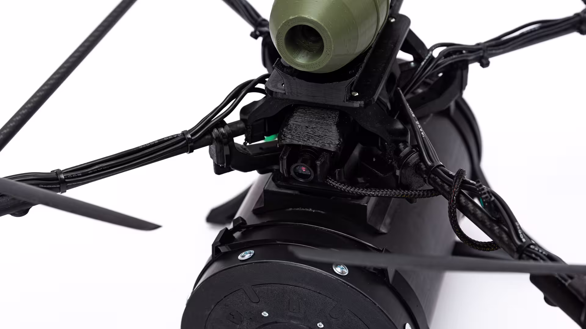DEADLINER Q1 central frame close-up