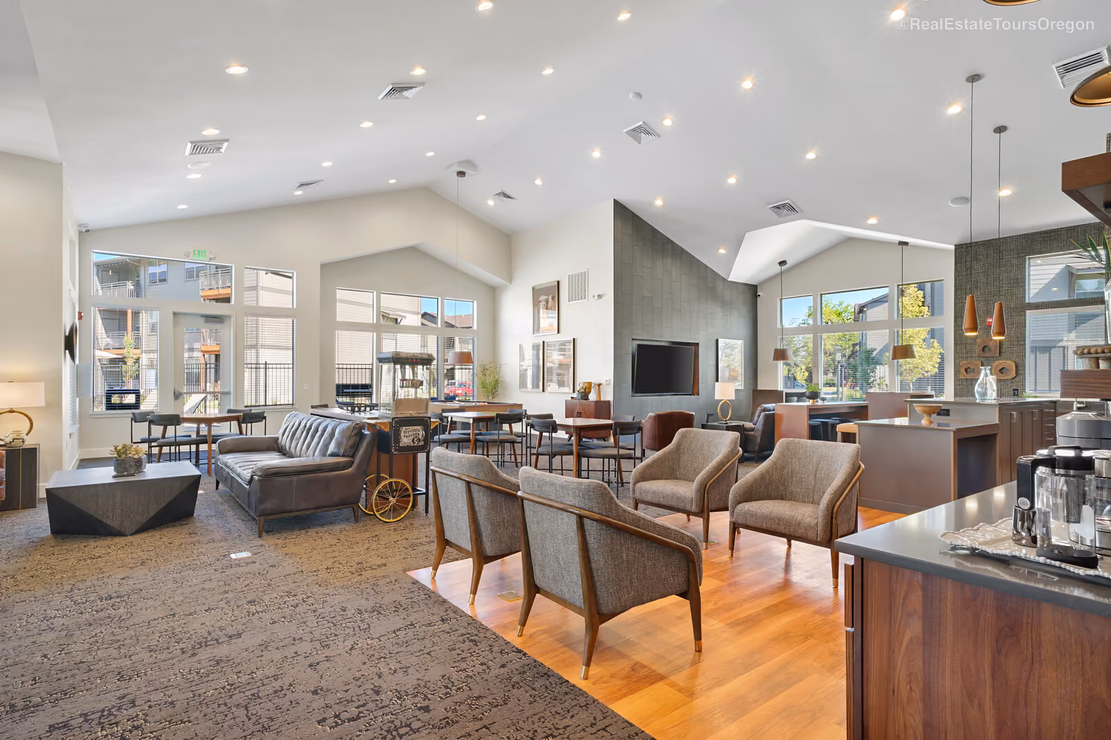 Community seating area at The Jory Apartments in Salem, Oregon
