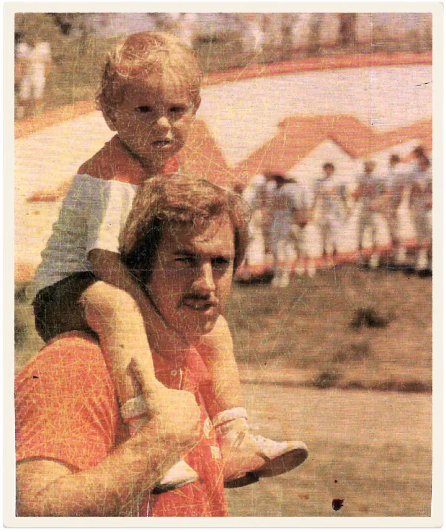 Young Darren on his father’s shoulders