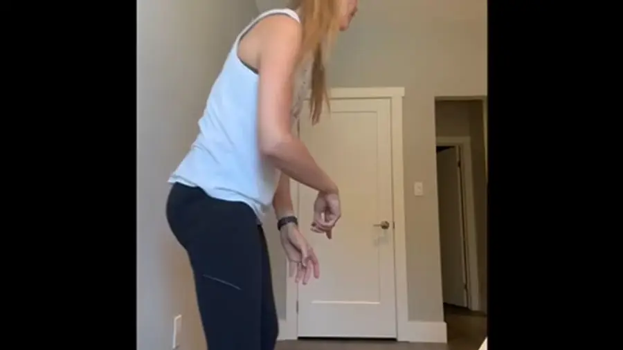 Emerald serving her burpee penalty in 2026