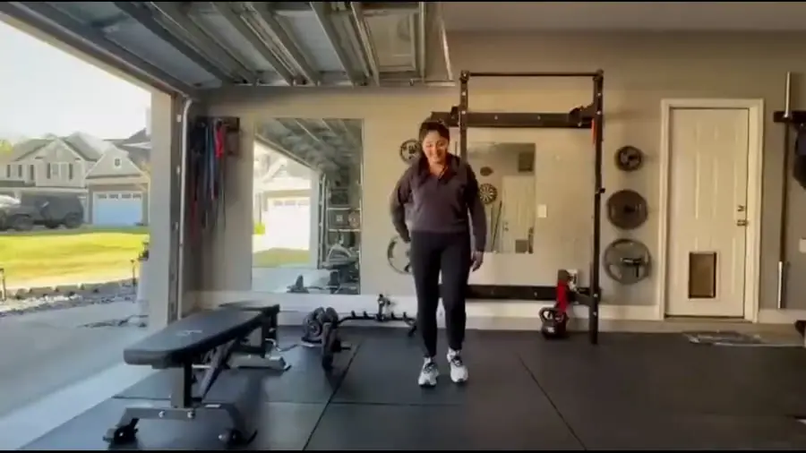 Lesli serving her burpee penalty