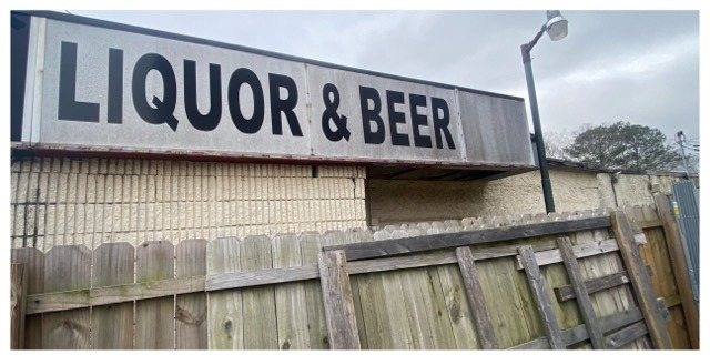 Building sign and wall dirty before commercial washing
