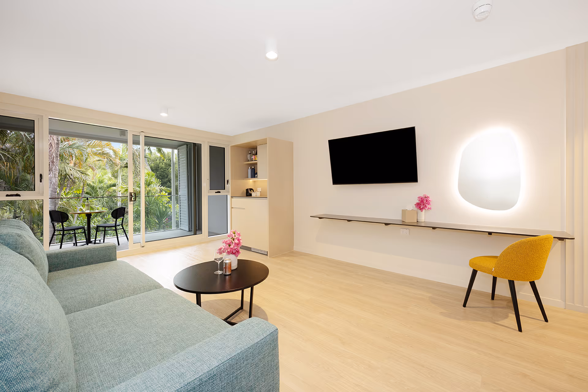 The lounge area of the Superior Palm Room, opening onto the balcony.