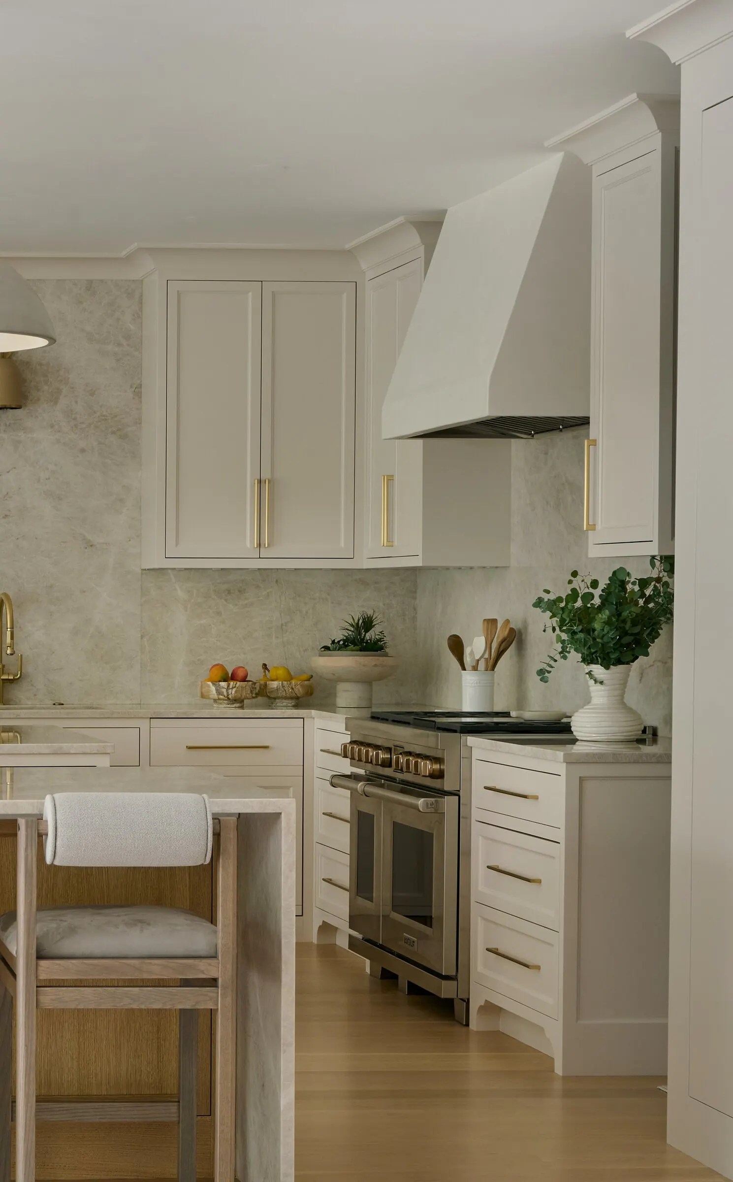 Plaster hood and range wall with a stone backsplash