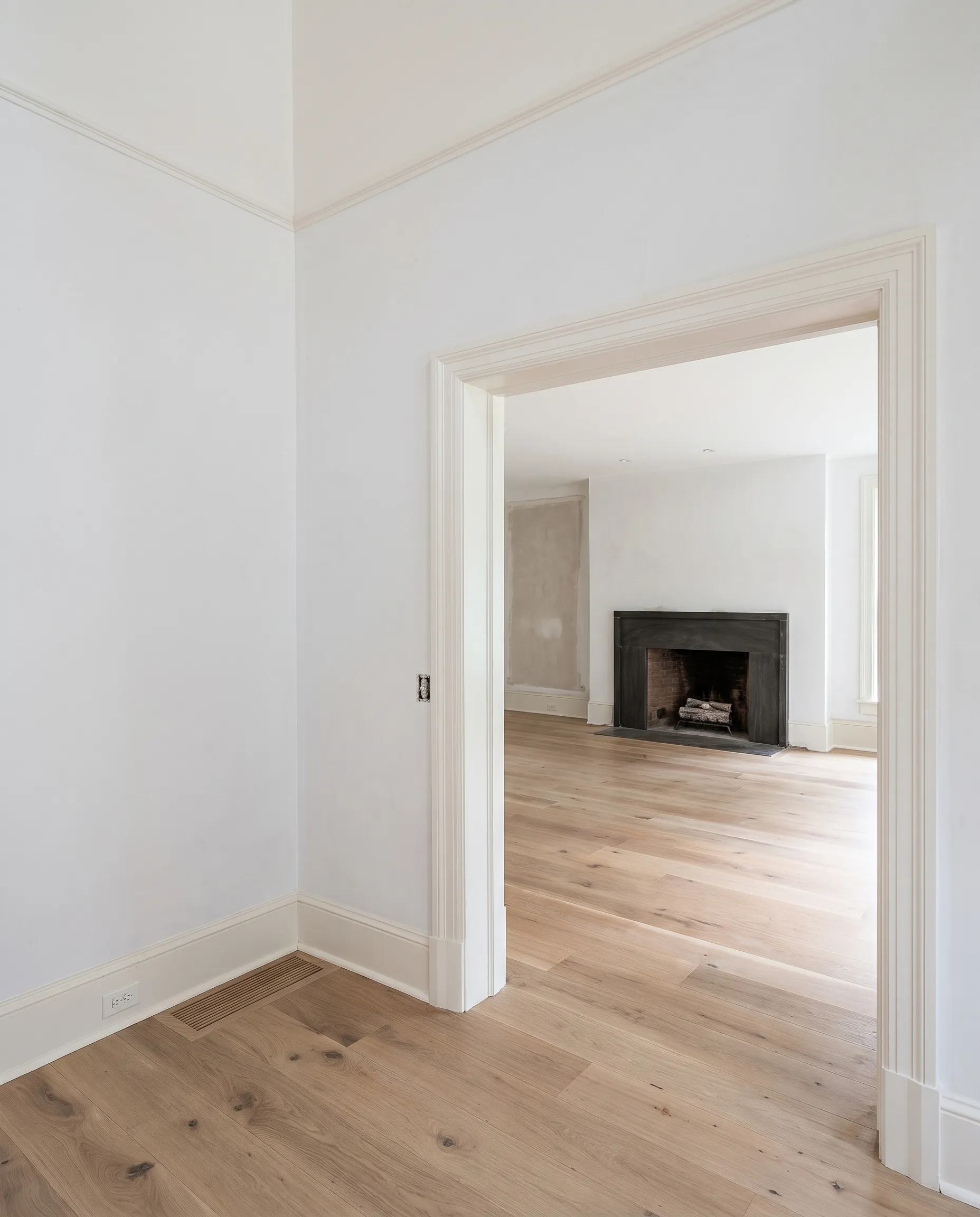 Arched hallway with fresh plaster in a house under renovation