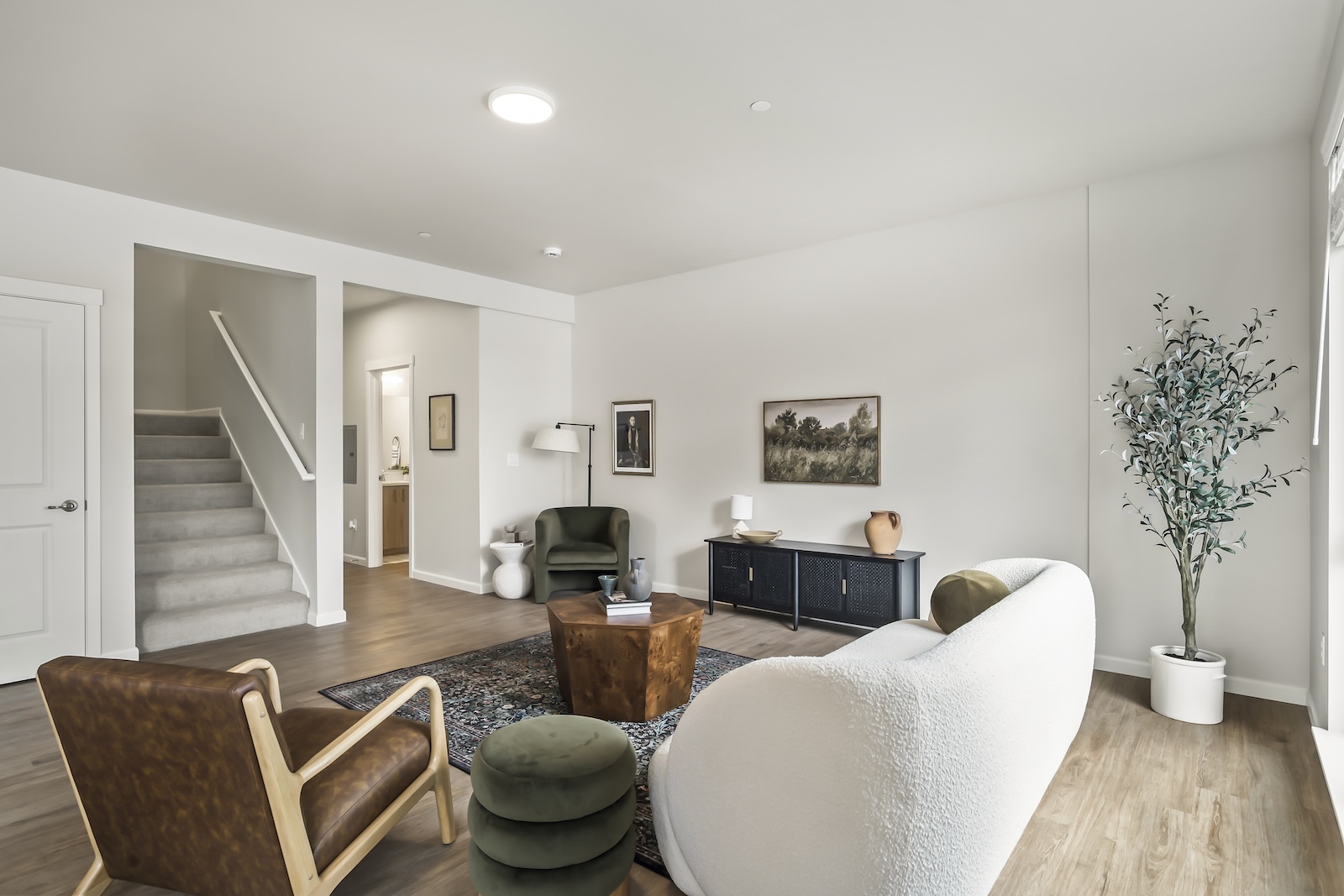 2x2.5 Living Room
