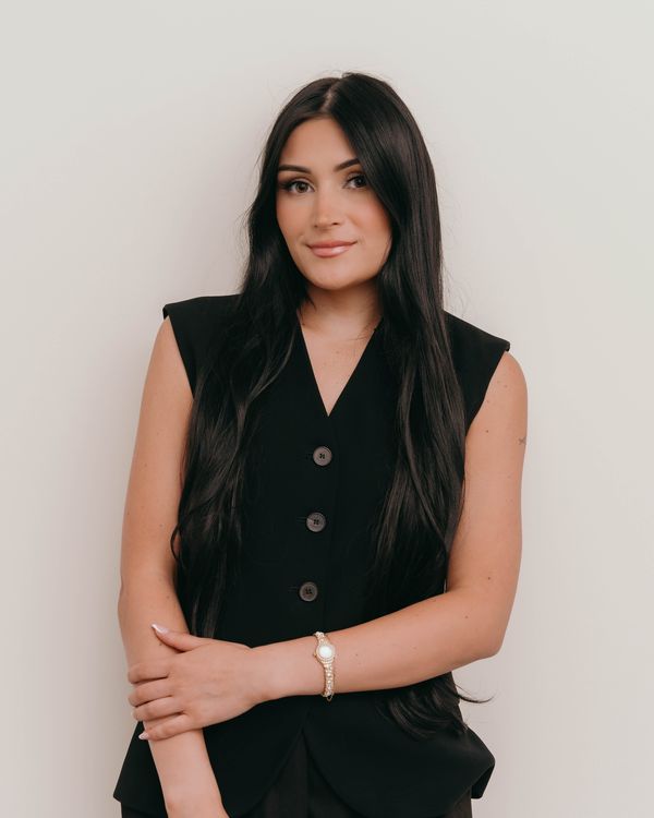 Ariella, Social Media Coordinator, Duality & Co. team headshot