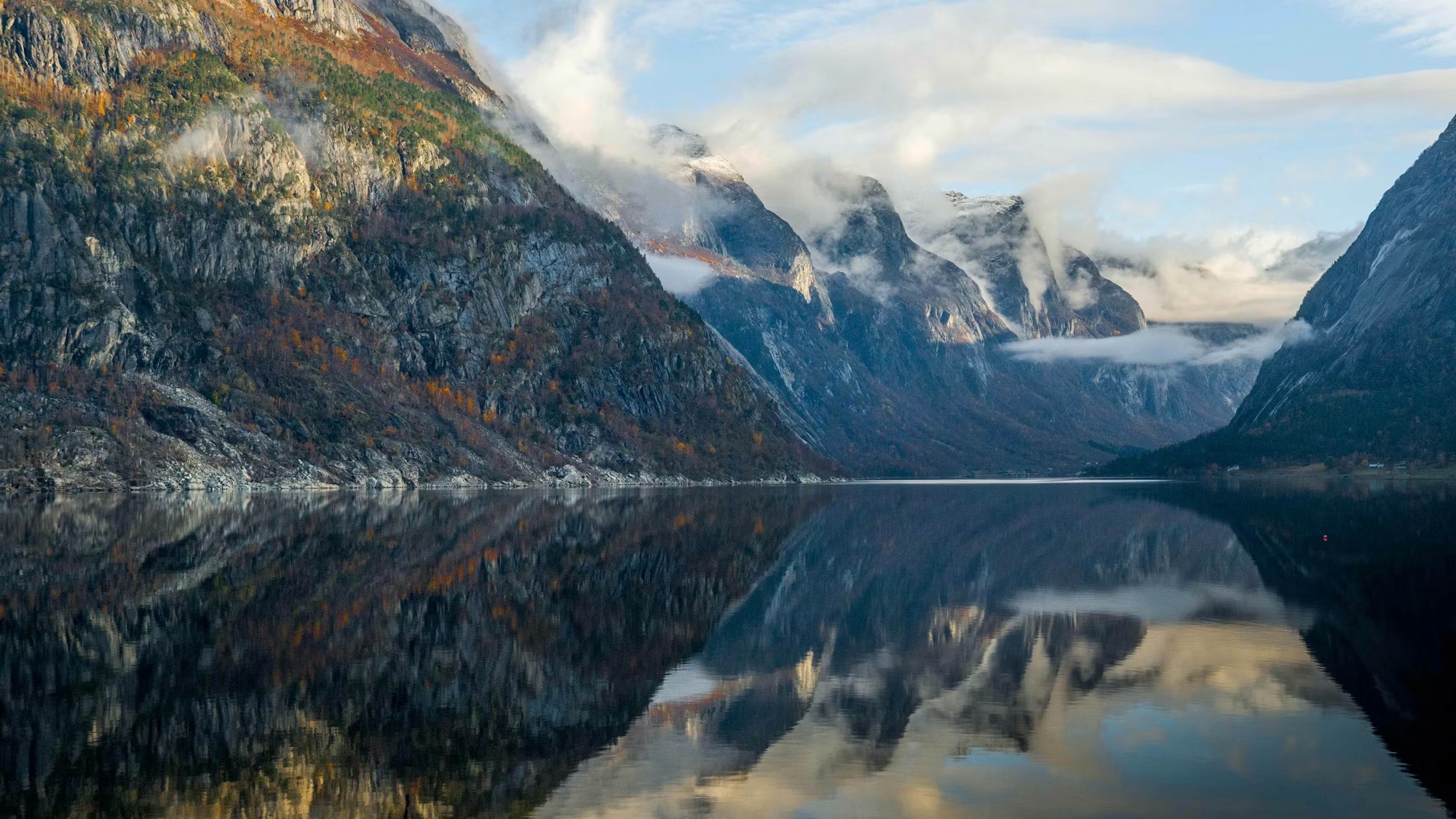 Frode ved Sunnfjord Betongs pumpebil
