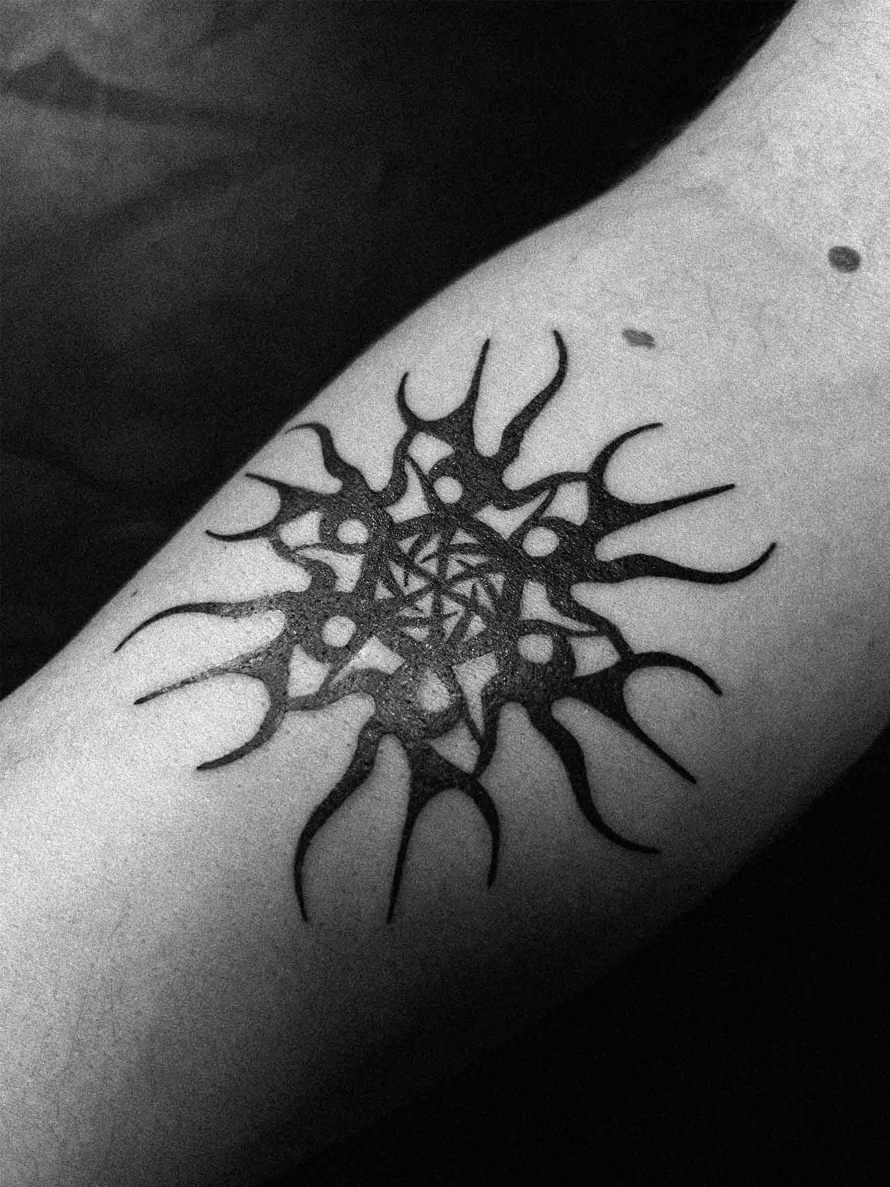 Neotribal / blackwork tattoo by Paweł Kurylak from Gdańsk on a man's forearm (detail/close-up) | Photo taken at a tattoo studio in Gdańsk.