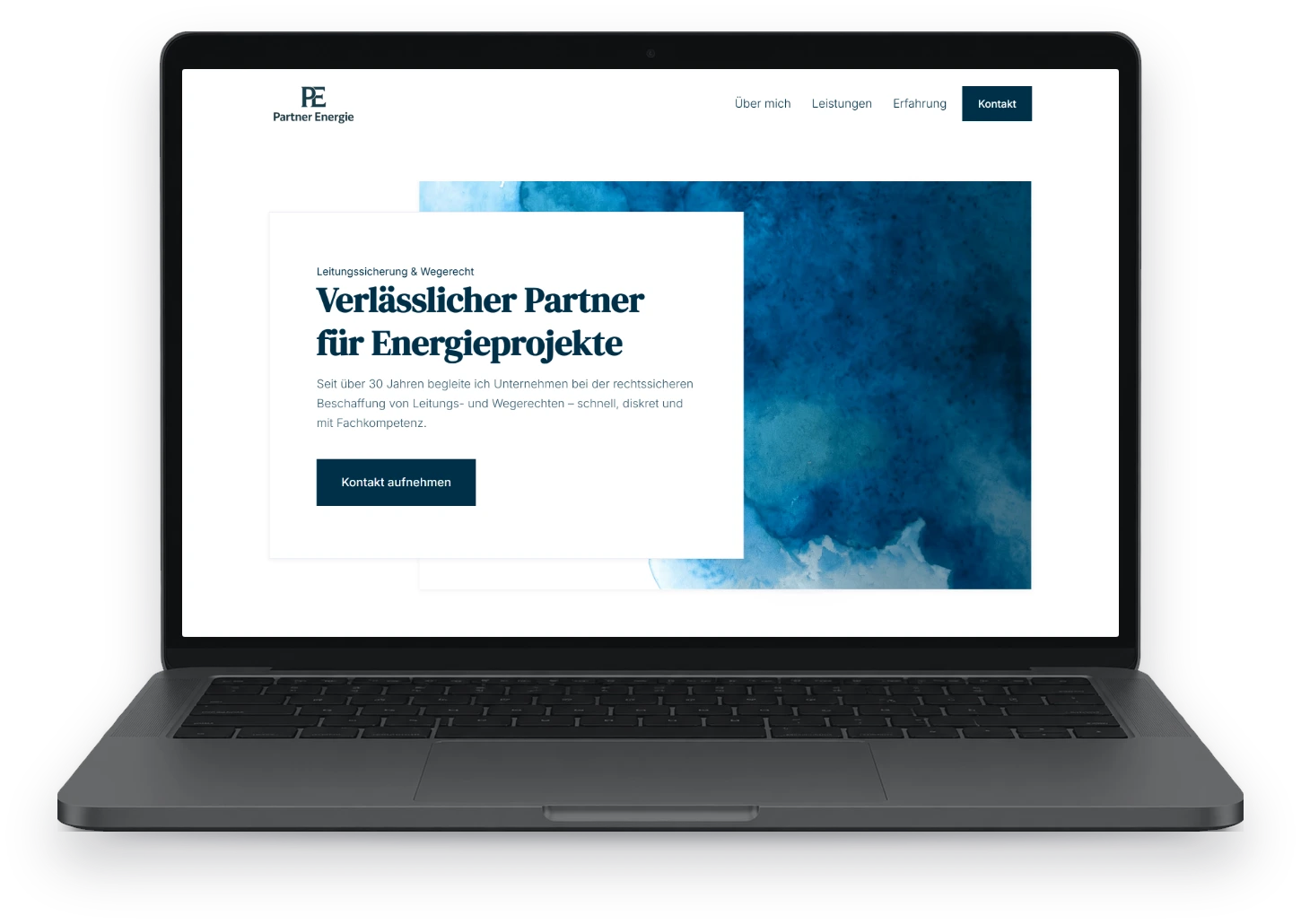 Website von Partnerenergie auf dem Laptop