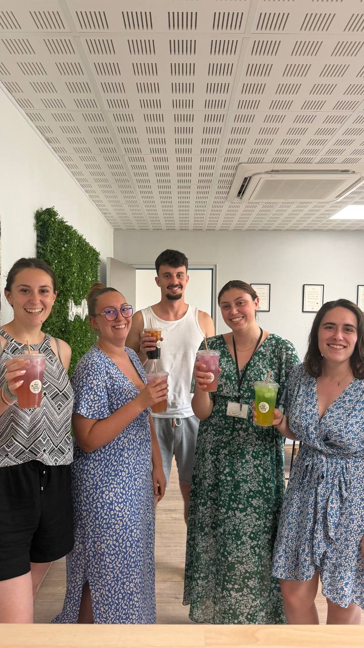 Ambiance du Rise & Shine Breakfast Club à Saint-Benoît