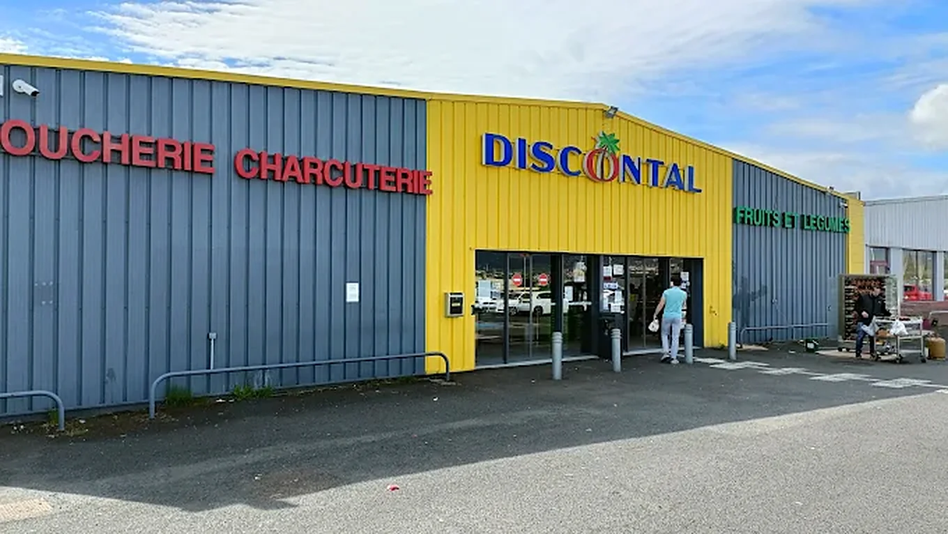 Façade du magasin Discontal à Cournon-d'Auvergne, boucherie halal et épicerie, 37 avenue d'Aubière