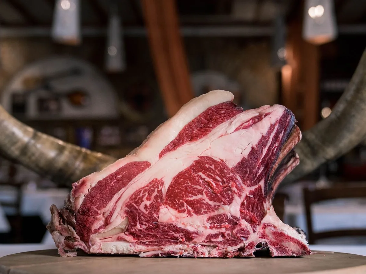 Viande de bœuf halal découpée à la boucherie Discontal, Clermont-Ferrand
