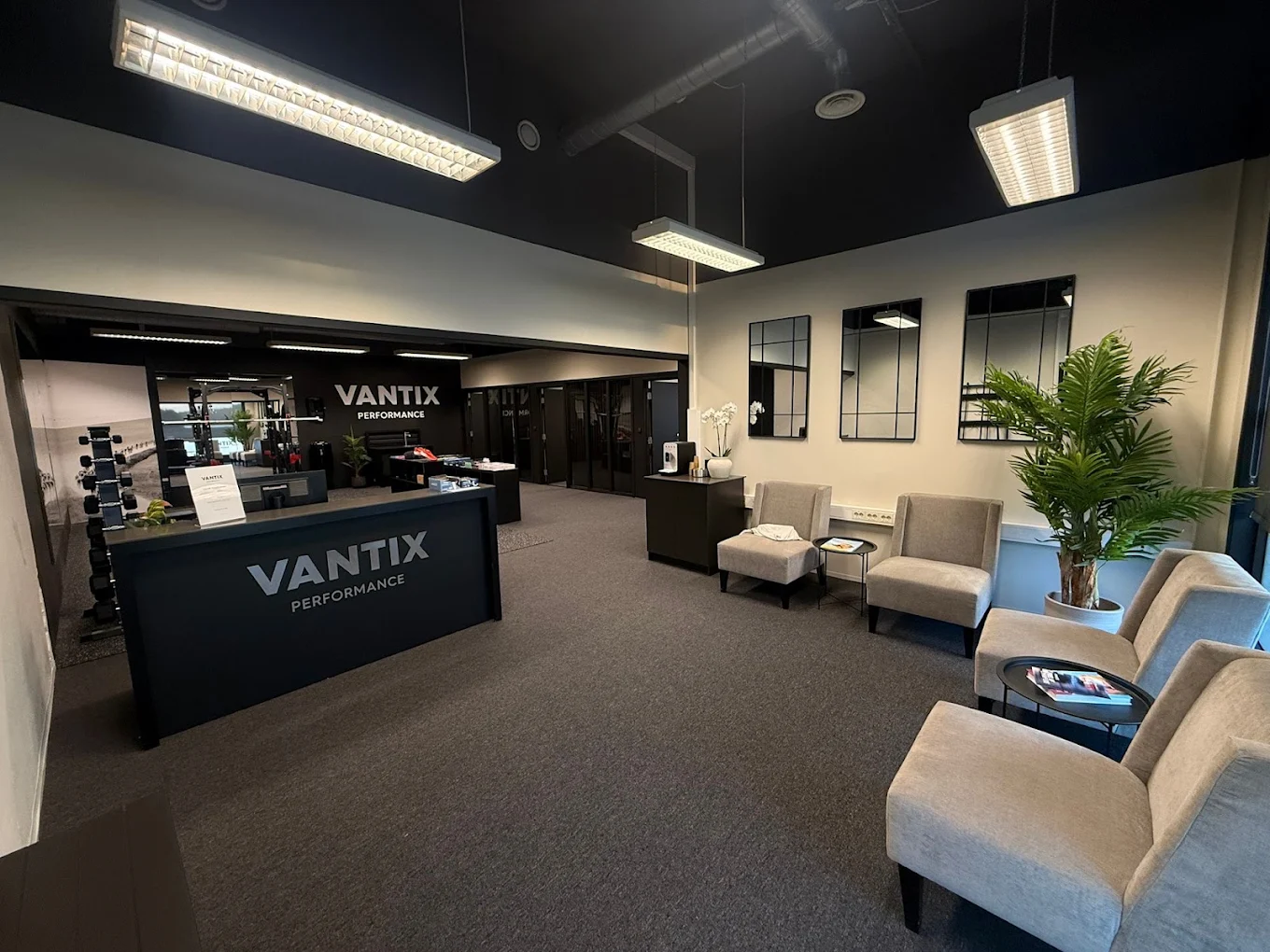 Resepsjon og venteområde hos Vantix Performance