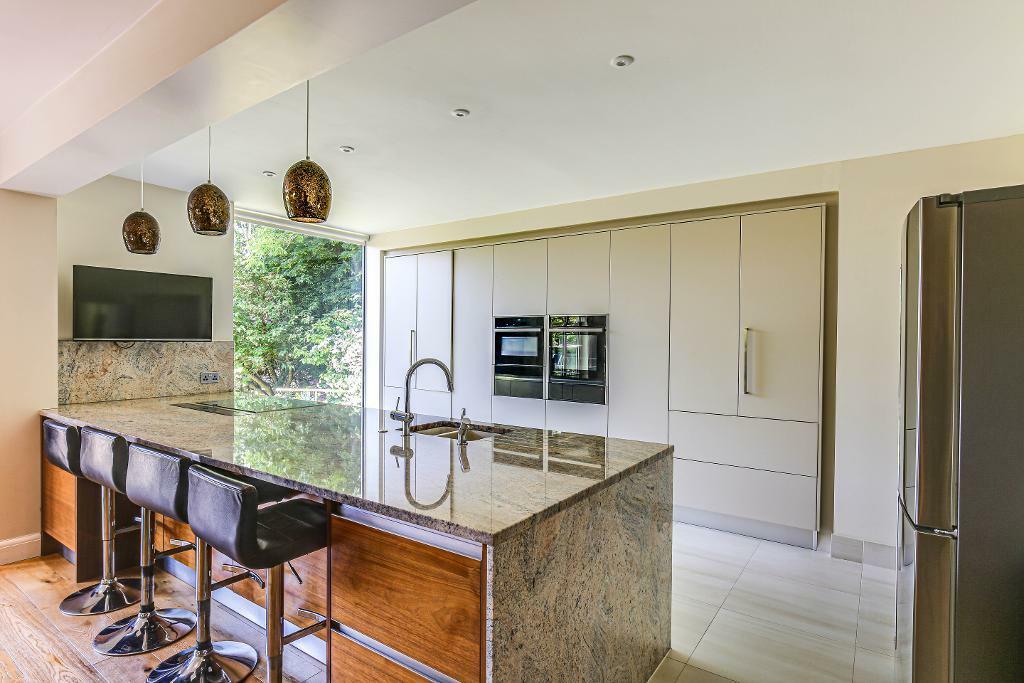 Moss Court finished kitchen in Sanderstead