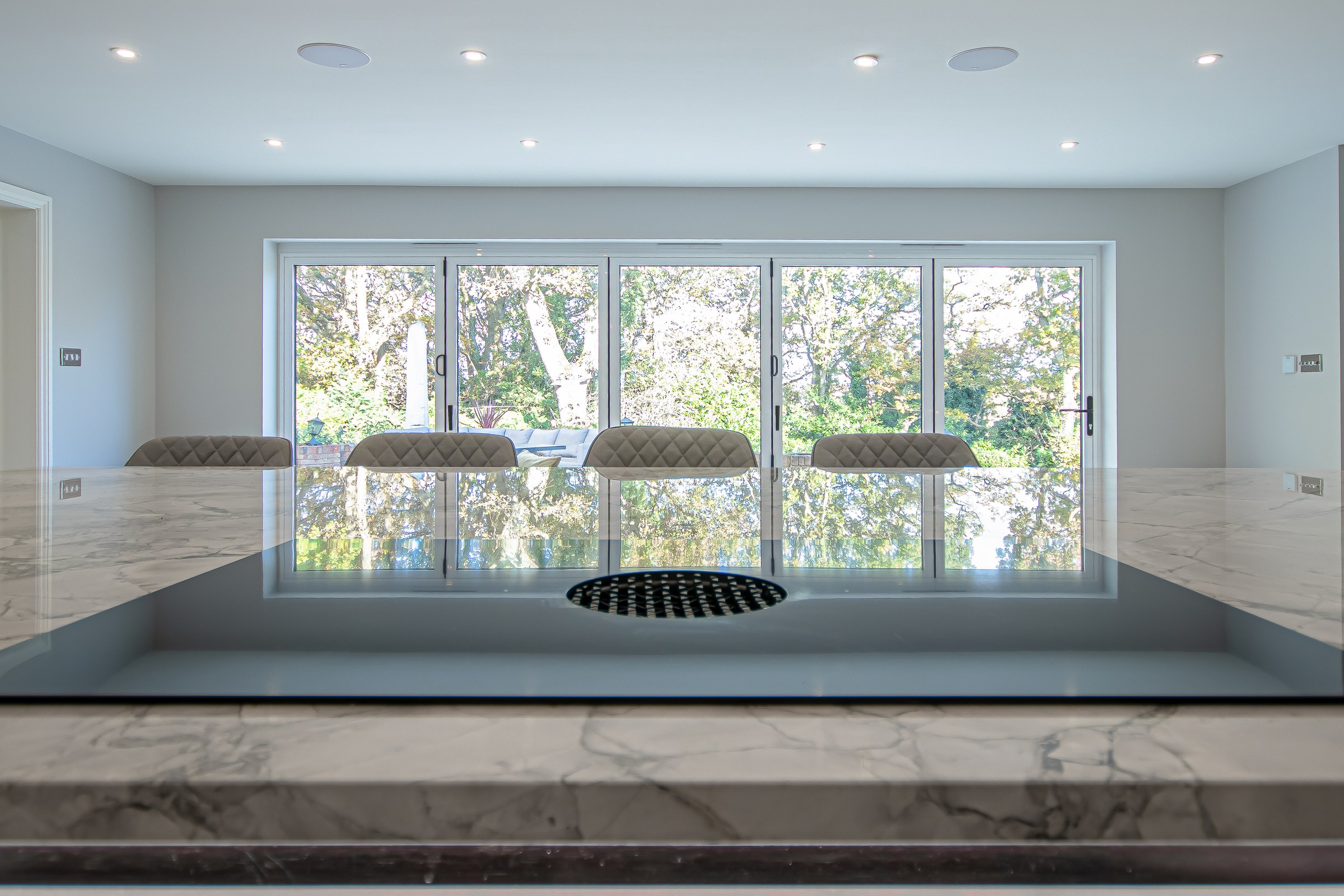 Surrey Peaks kitchen sink positioned beneath the wide garden window