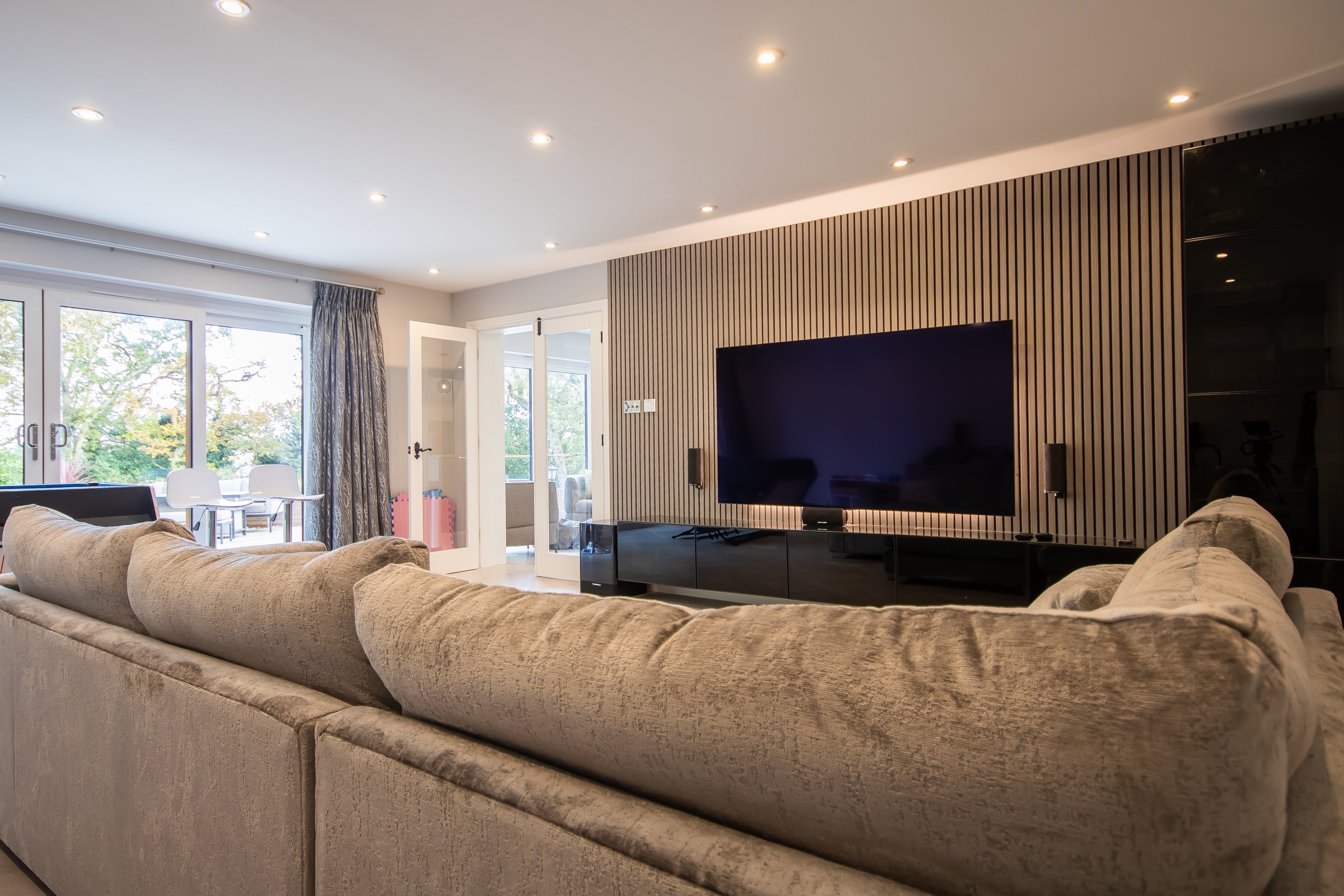 Surrey Peaks family living room with connection to the garden