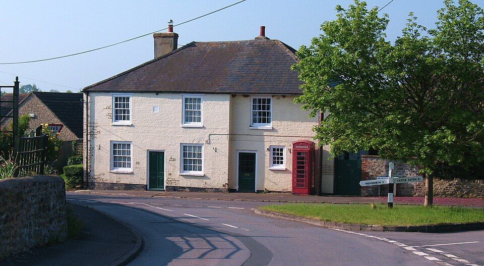 House on a village corner in Hannington