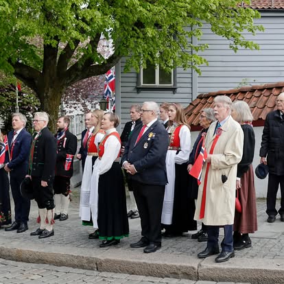 Deltakere samlet til åpningen av dagen ved Mariakirken