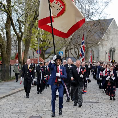 Morgenprosesjonen på vei fra området ved Mariakirken