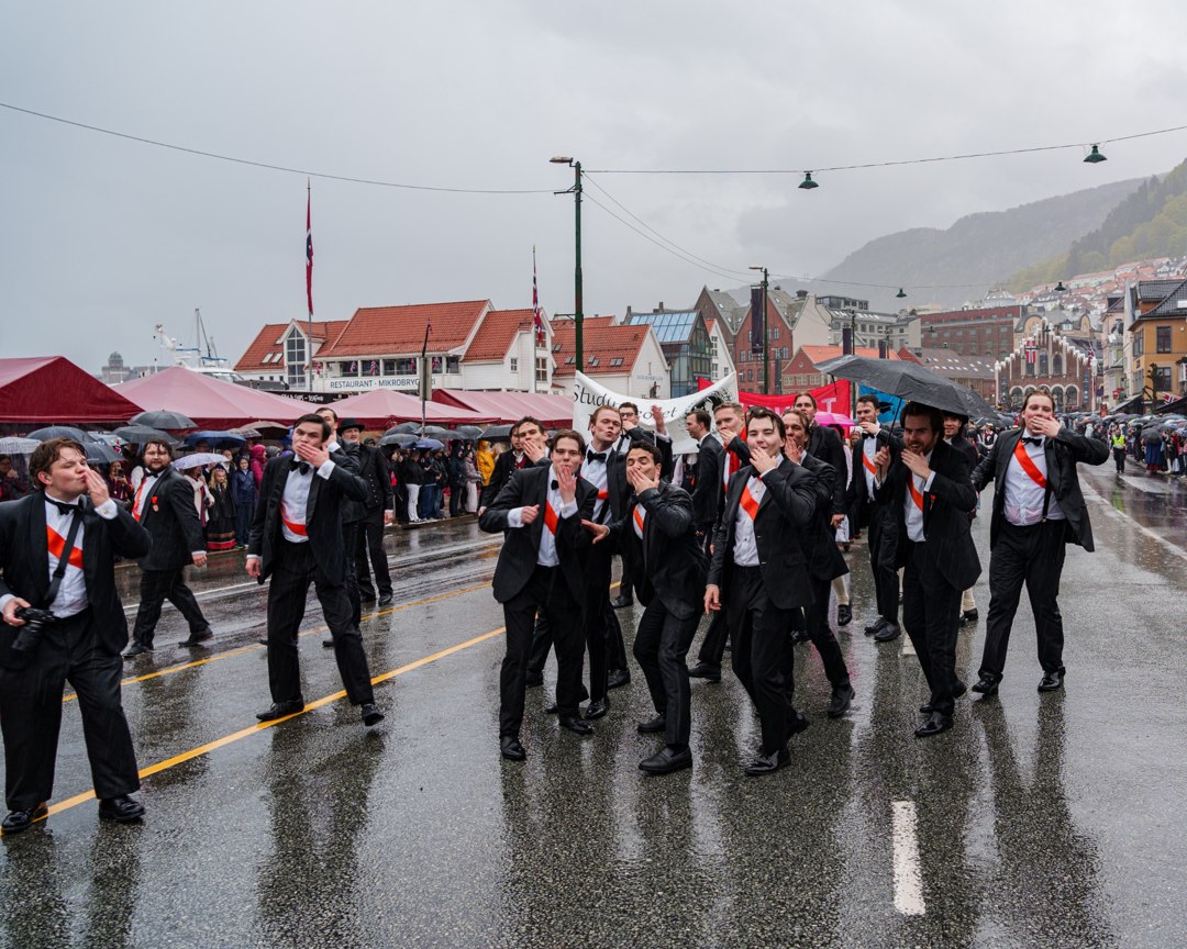 Studenter i 17. mai-prosesjonen – A7400554