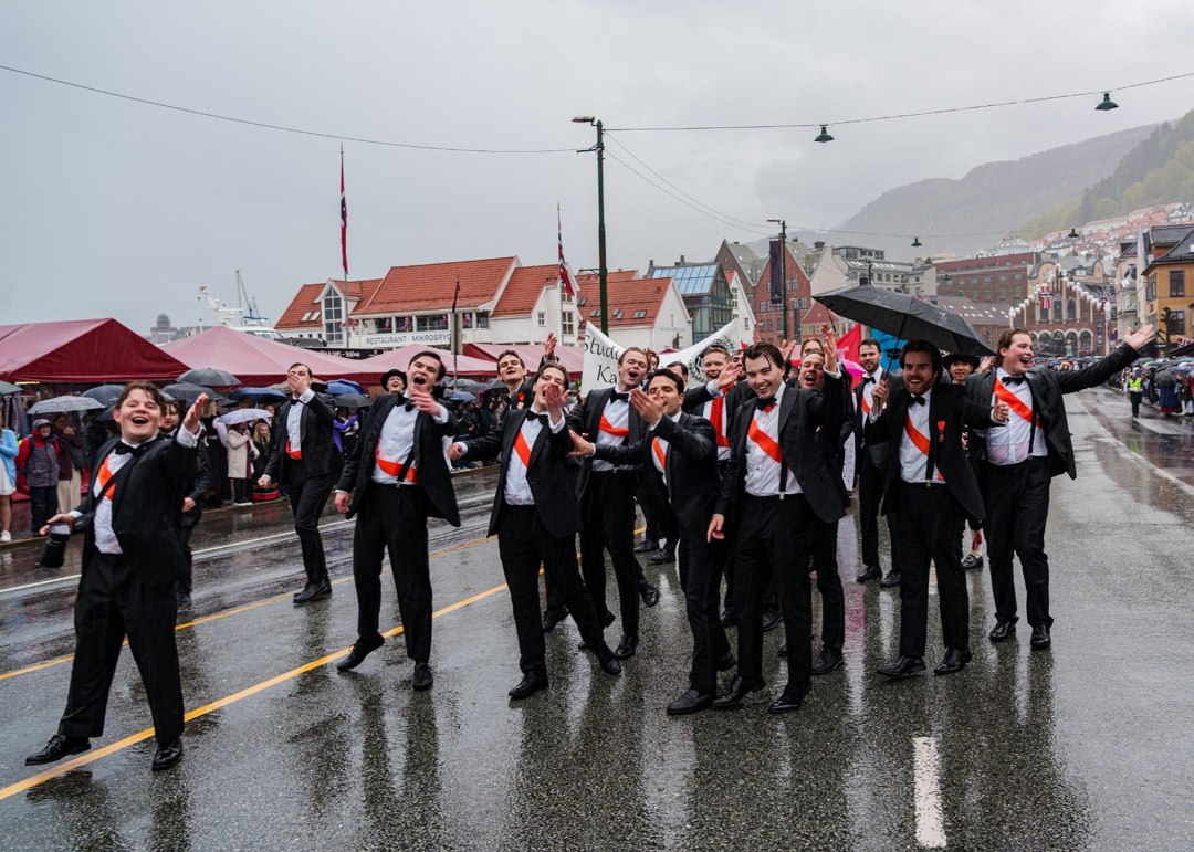 Studenter i 17. mai-prosesjonen – A7400555