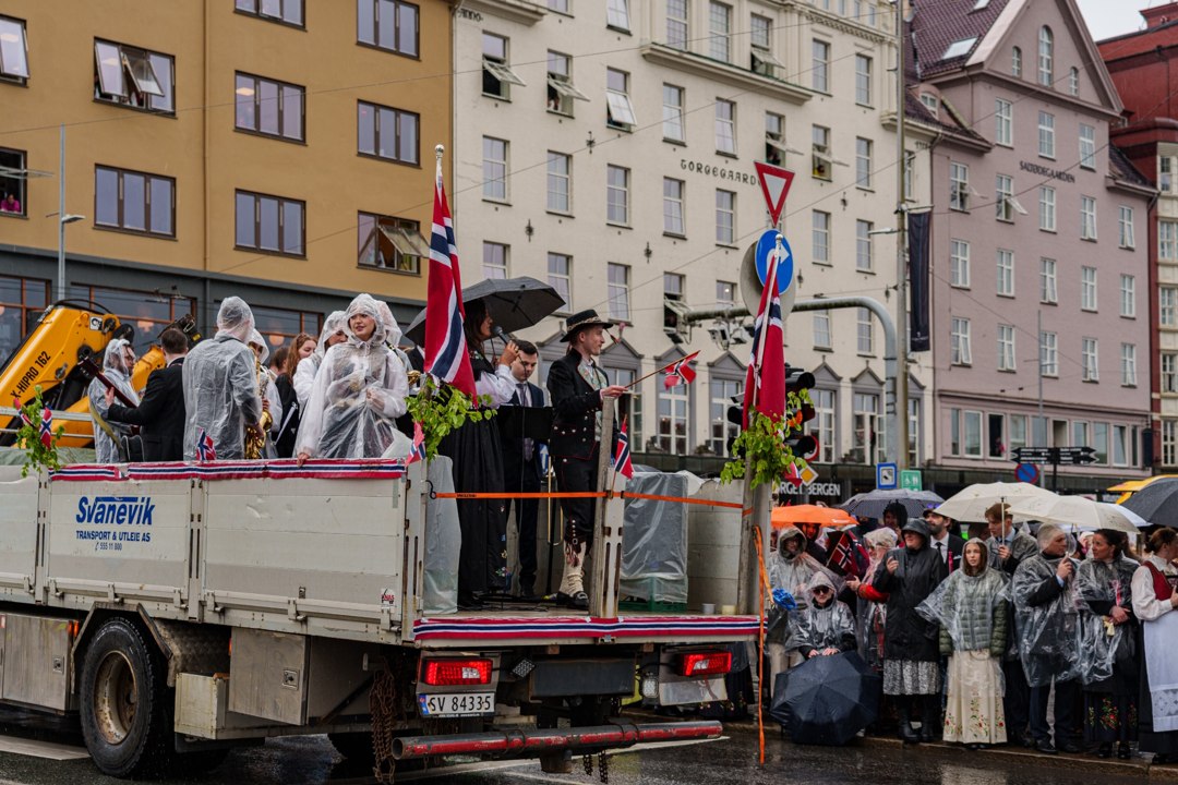 Lastebiler i prosesjonen – A7400577