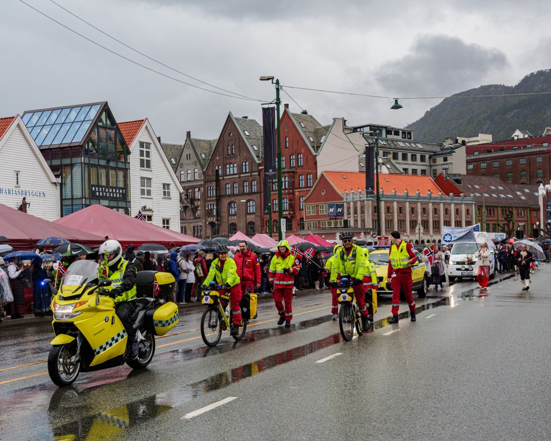 Syklister og deltakere i prosesjonen – A7400612