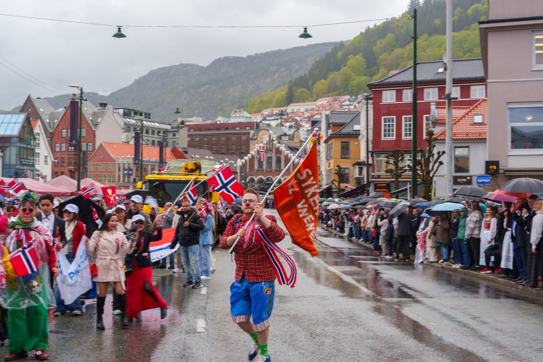 Syklister og deltakere i prosesjonen – A7400698