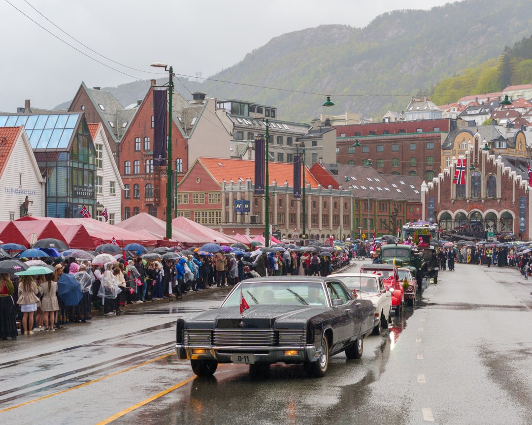 Veterankjøretøy i 17. mai-prosesjonen – A7400727